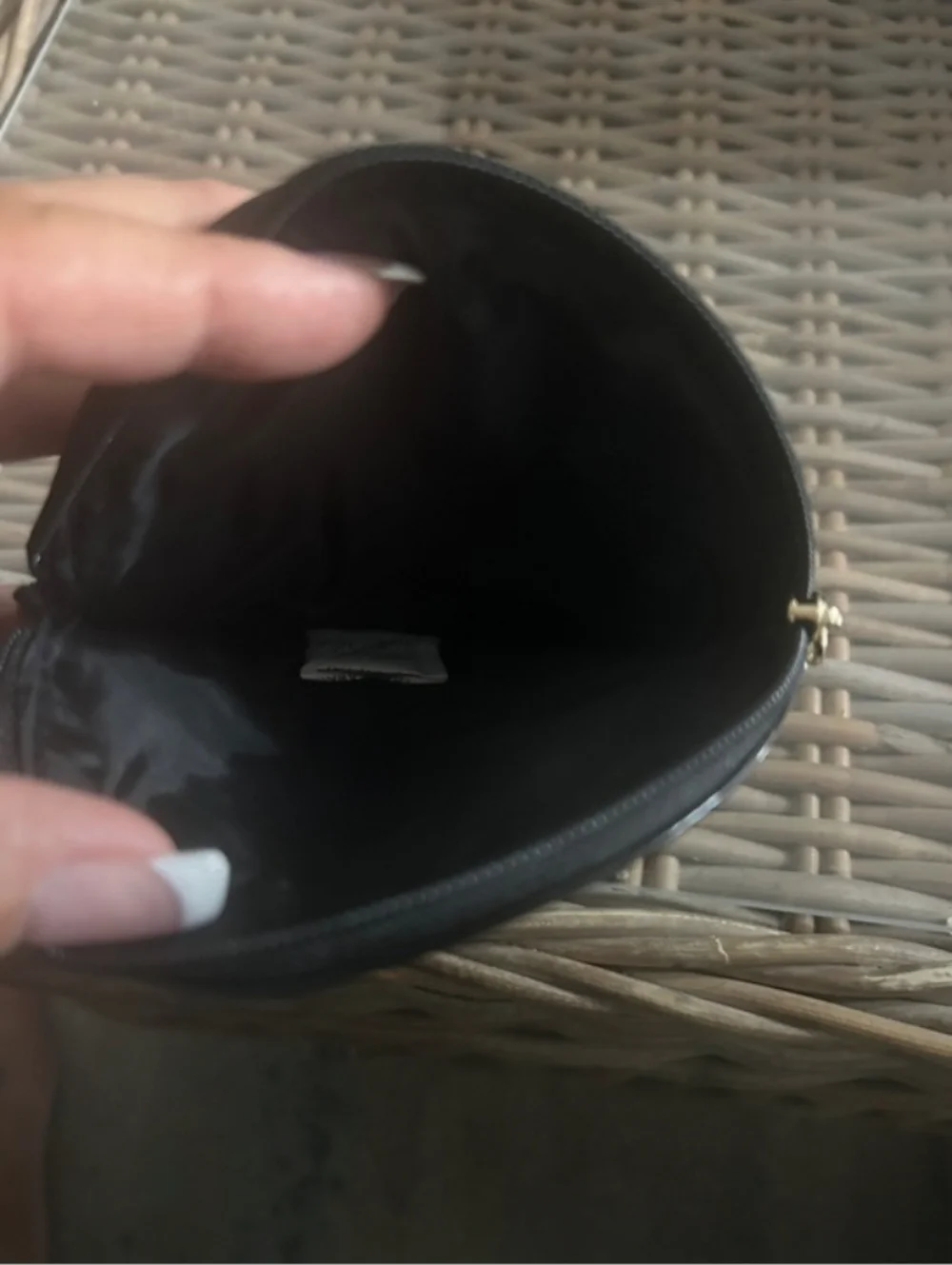 Victoria's Secret-Round Sequin Heart Coin Purse-Keychain (Black 🖤) - Picture 2 of 4
